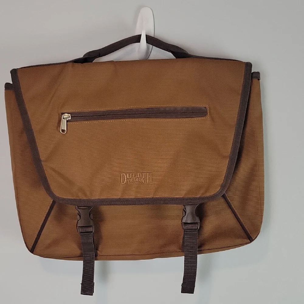 Duluth Trading Co brown quilted laptop bag